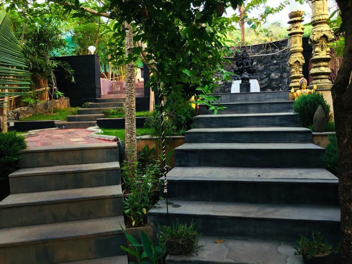 Rock Forest Goa Honeymoon Cottages กาลังกูติ ภายนอก รูปภาพ