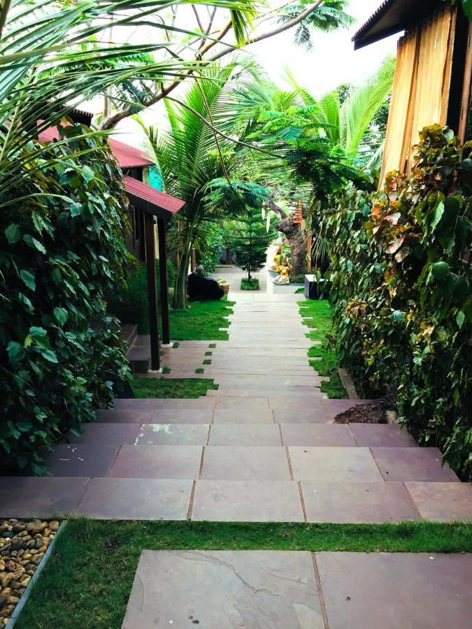 Rock Forest Goa Honeymoon Cottages กาลังกูติ ภายนอก รูปภาพ