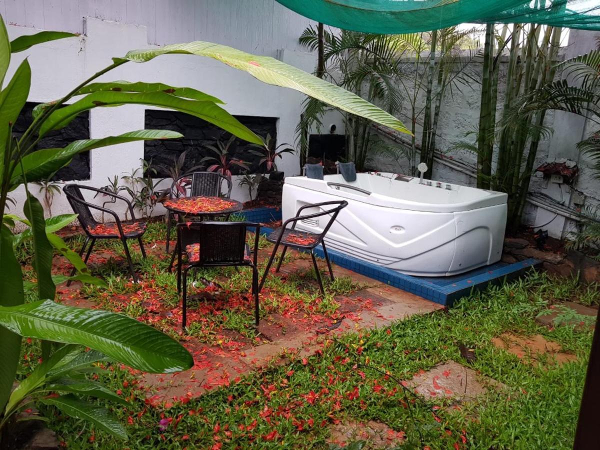 Rock Forest Goa Honeymoon Cottages กาลังกูติ ภายนอก รูปภาพ