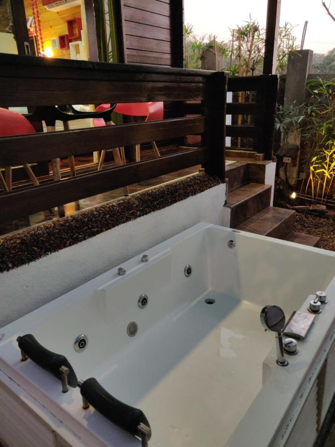 Rock Forest Goa Honeymoon Cottages กาลังกูติ ภายนอก รูปภาพ